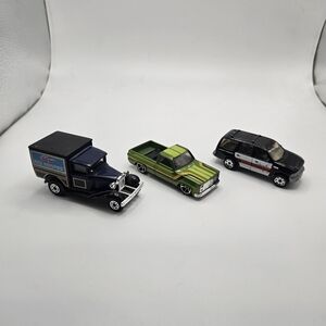 Lot of 3 Trucks ( Hot Wheels/Matchbox)1983 Chevrolet, Model A Ford, Ford Exped..